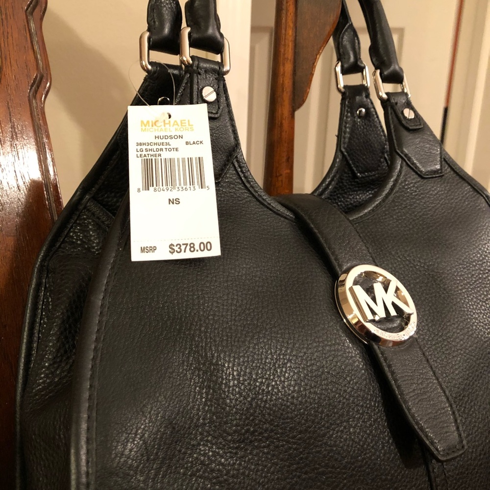 Brand new MK pebbled leather large shoulder tote